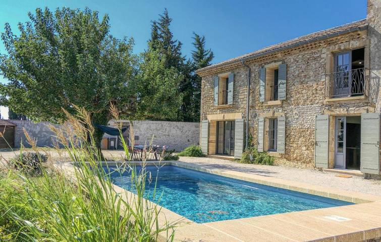 Location de vacances pour 10 personnes, avec Piscine à Travaillan