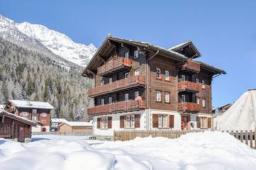 Cottage pour 5 personnes, avec vue et balcon à Saas-Grund