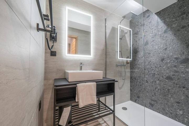 Gîte pour 5 personnes, avec Jacuzzi ainsi que Piscine et Sauna dans Office De Tourisme De Tignes Le Lac - 3