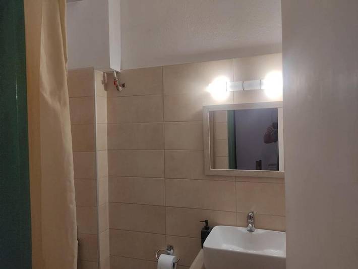 Gîte pour 4 personnes, avec piscine ainsi que vue et jardin dans Kavos - 3