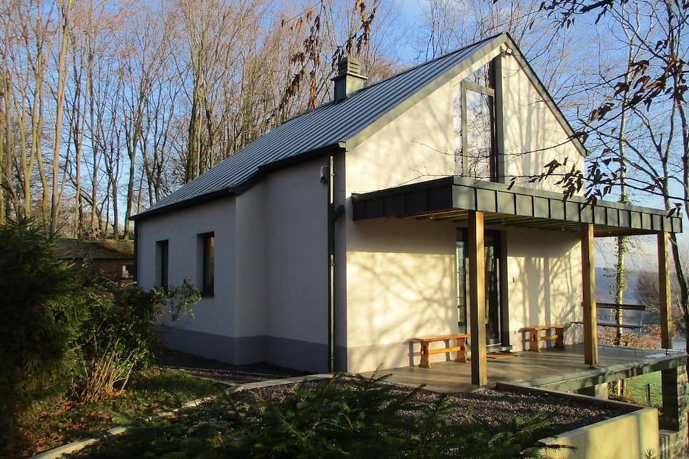 L'abrigîte \"sous les arbres\" : gîte pour séjour rural pour 4 (occasionnt 6) in Huy, Région de Liège