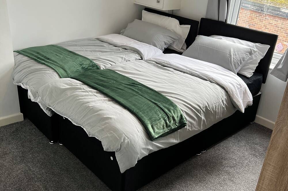 4 person cosy full house with garden access - close to city centre and Cbs arena in Coventry, Birmingham Area