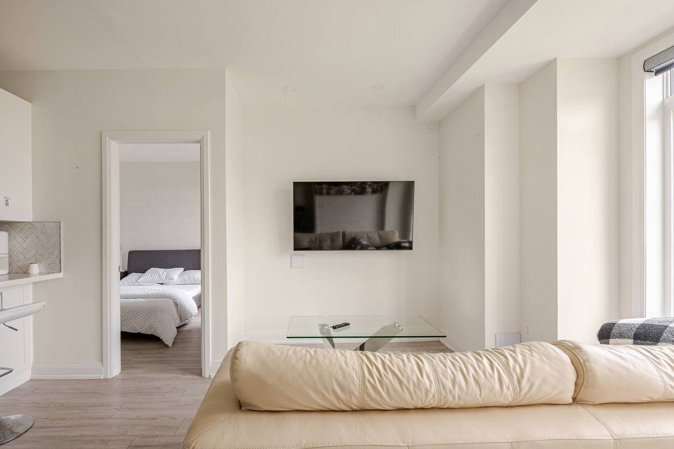 Entire apartment, At The Residence, Your comfort is our culture in Oakville, Lake Ontario (Canada)