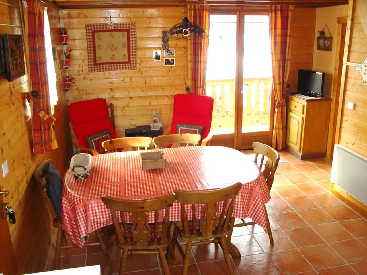 Savoyard Chalet 8 pers, near slopes, parking in Crest-Voland, Albertville region
