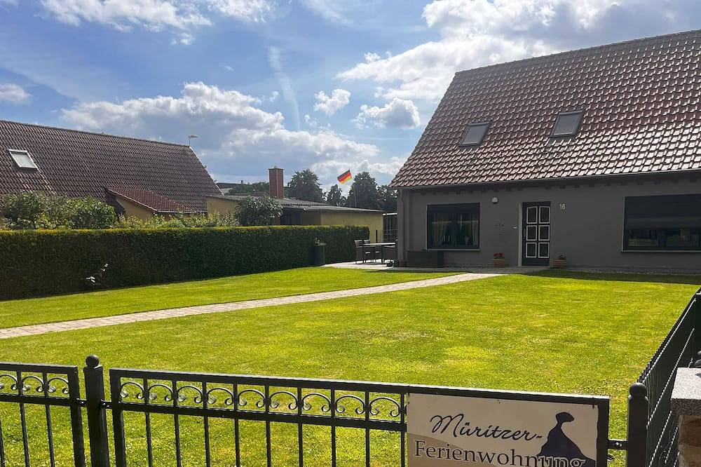 Rheinaus Alleinnutzung voll eingefriedet Wlan malerischen Blickauf Oktogonkirche in Ludorf, Müritz