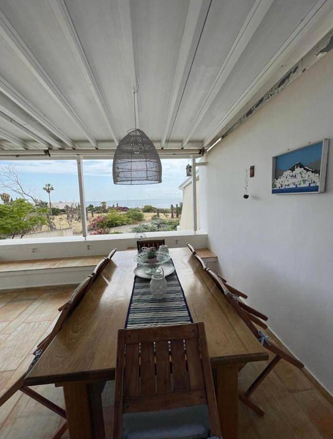 Location de vacances pour 8 personnes, avec piscine ainsi que jardin et vue, adapté aux familles dans Saronida - 4