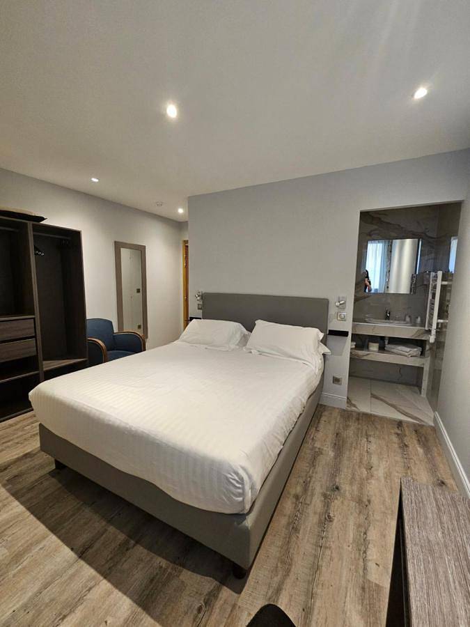 Hôtel pour 2 personnes, avec Terrasse dans Casino Grand Cercle - 2