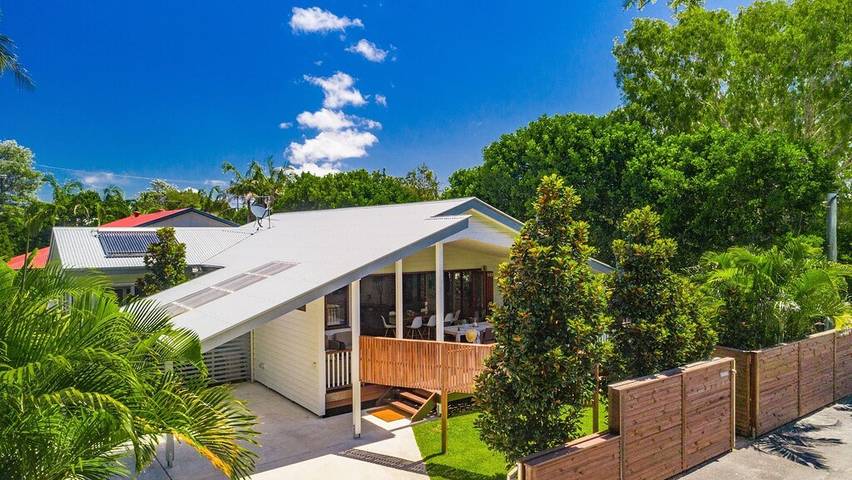 Holiday home for 6 people, with terrace and garden in Byron Bay