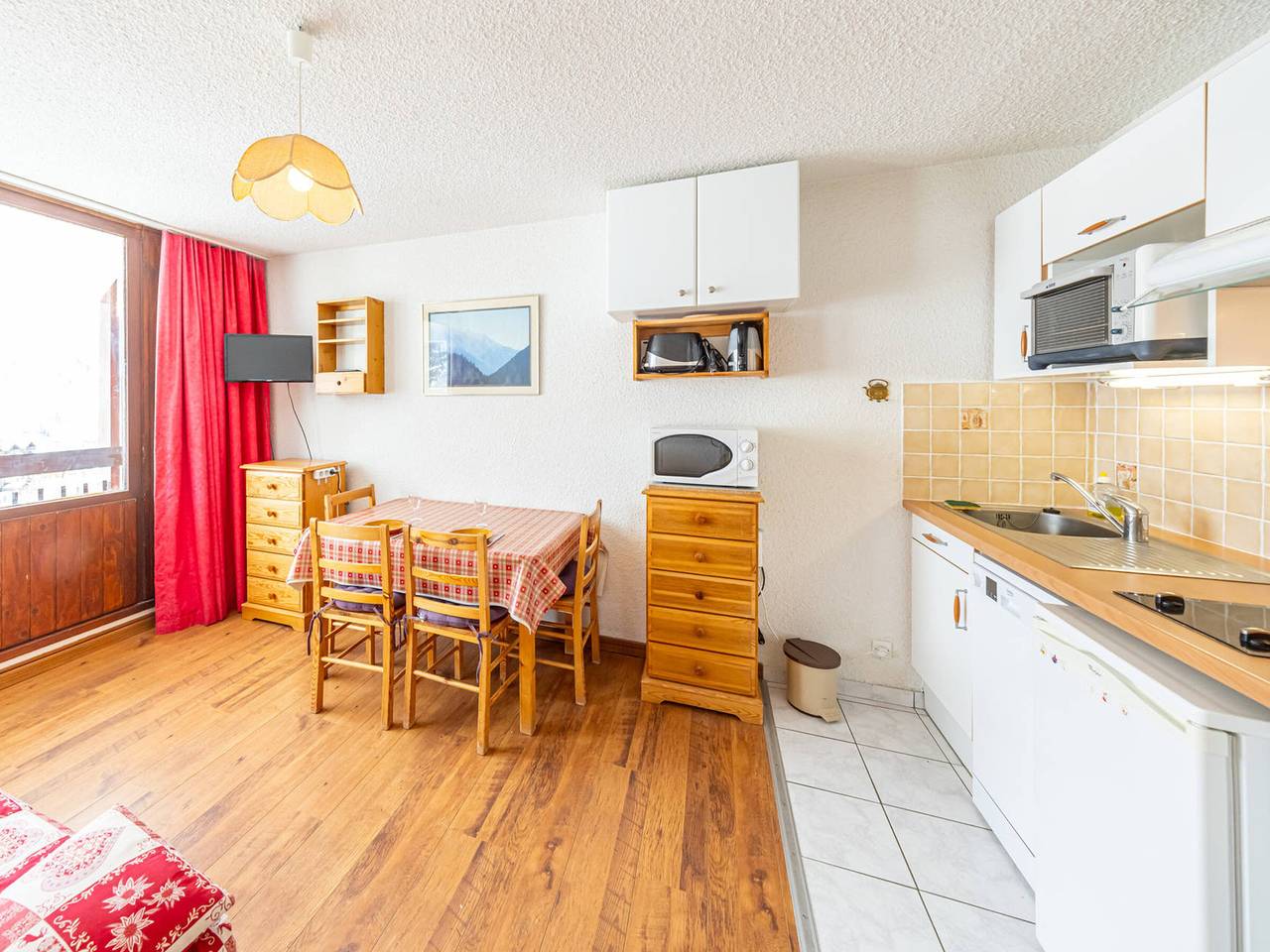 Entire studio, Comfortable studio for 4, near slopes, ski locker in Montgellafrey, Le Grand Domaine