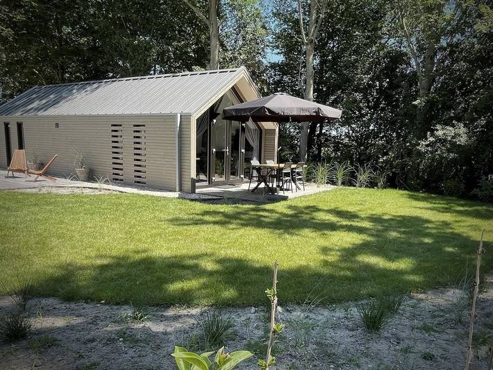 Vakantiehuis voor 4 personen, with terras and tuin as well as zwembad and sauna in Hulshorst