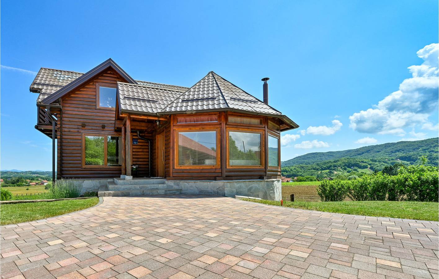 Une charmante propriété à 2 km de Donja Stubica : piscine, Wi-Fi, parking et barbecue ! in Krapina-Zagorje