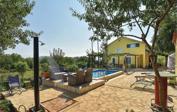 Charmante 150 m² große Ferienwohnung mit Pool, WLAN und Parkplatz in der Nähe des Stadtzentrums von Sušci in Dalmatinisches Zagora