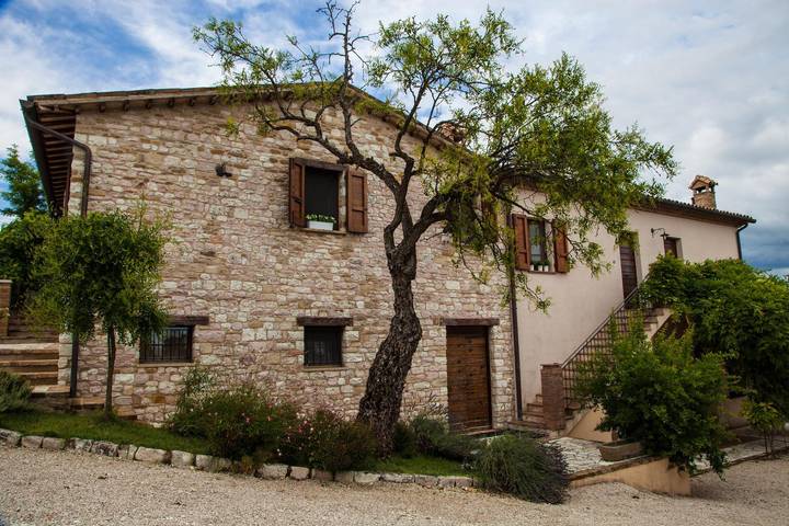 Appartamento per 2 persone, con piscina e giardino nonché terrazza, con animali domestici in Fossombrone