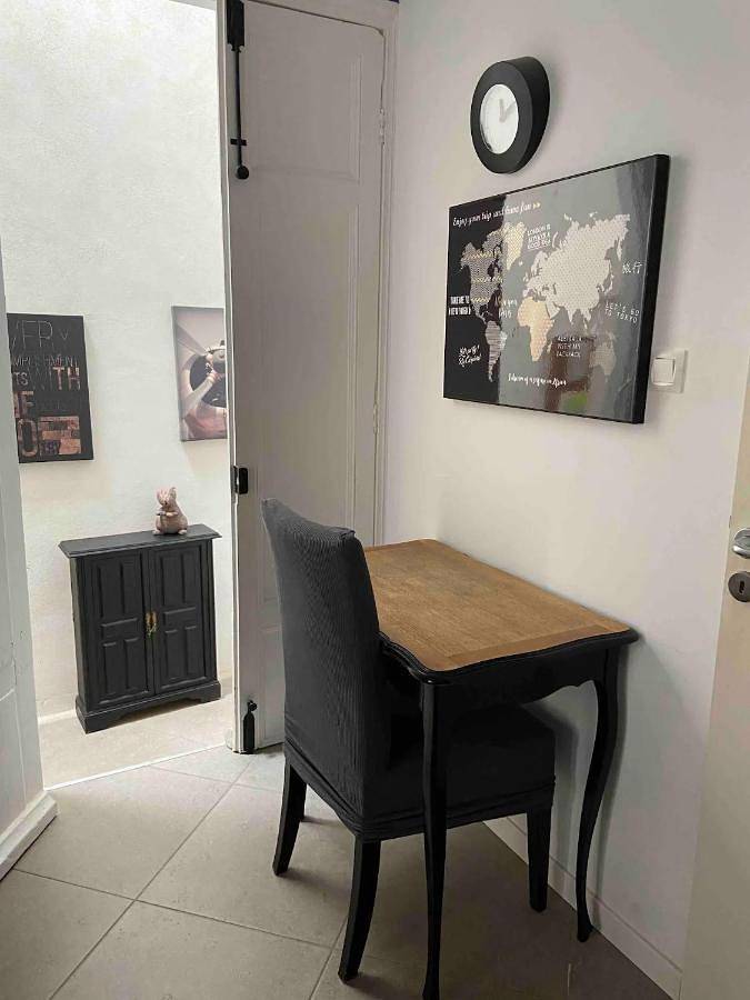Appartement entier, One-Bedroom Apartment in Mailhac, Côte méditerranéenne (France)