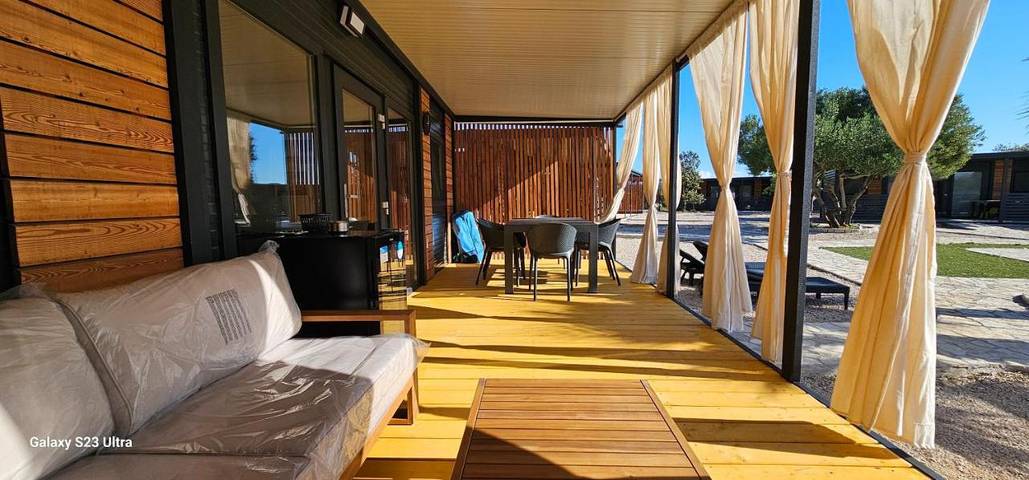 Camping pour 6 personnes, avec piscine et jardin ainsi que vue et terrasse, animaux acceptés à Pirovac - 2