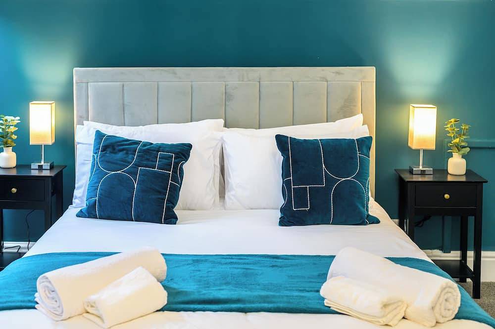 Stunning House - Sleeps 7 - Buxton - pet friendly in Buxton, Derbyshire