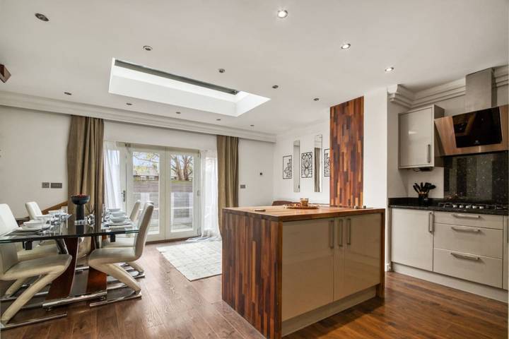 Holiday home for 7 people, with balcony in Hounslow