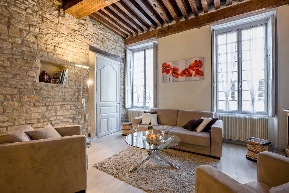 Entire apartment, Bsh - Beaune Rousseau - Parking included in Beaune, Beaune region