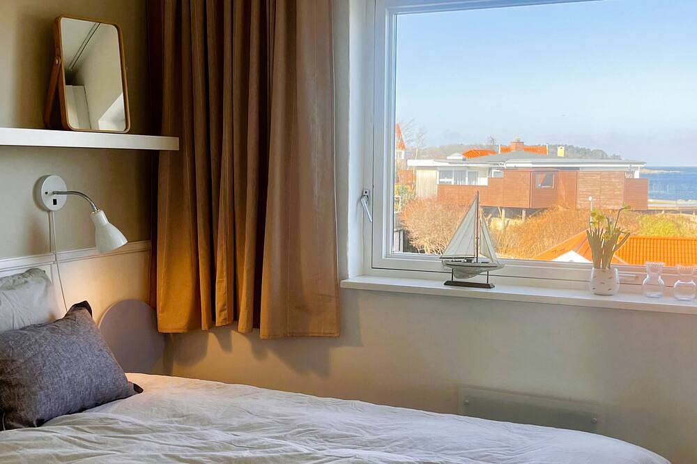 Ganze Wohnung, Meerblick & Klippen – 50 m zum Meer in Allinge, Bornholm