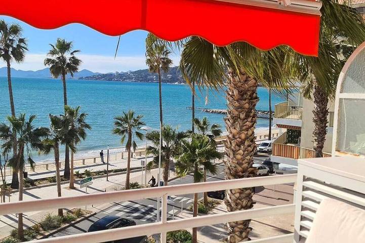 Appartamento intero, Studio with exceptional sea view opposite the beach of the Juan les pins pier in Juan-les-Pins, Antibes