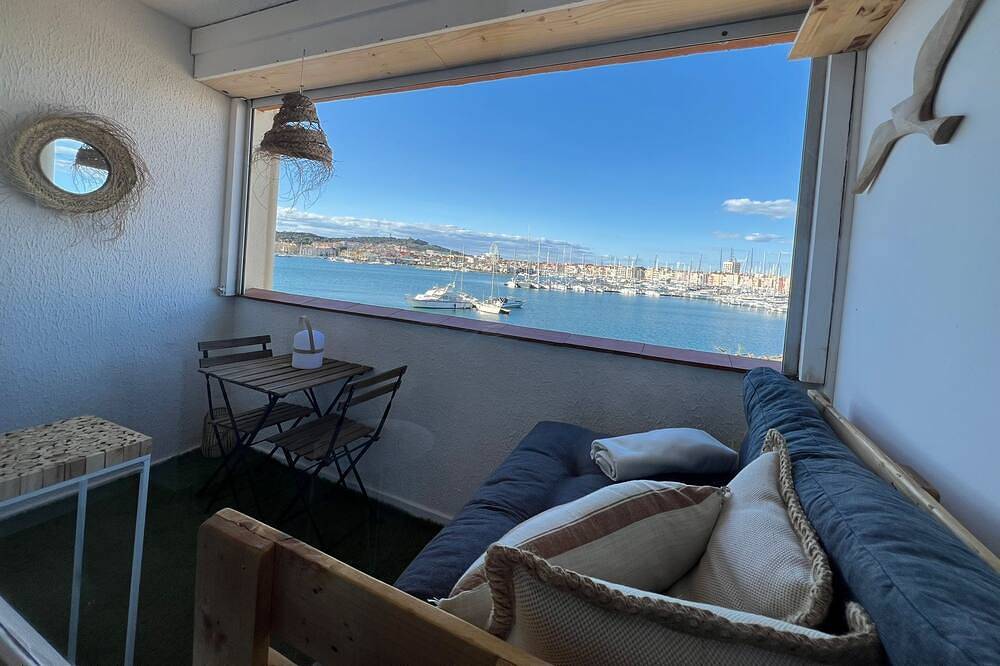 Appartement entier, Vue Exceptionnelle sur l'Île des Pêcheurs : Studio rénové pour Votre Plaisir ! in Cap d'Agde, Agde
