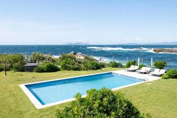 Casa rural para 14 personas, con vistas además de piscina y jardín, Se admiten mascotas en Baiona