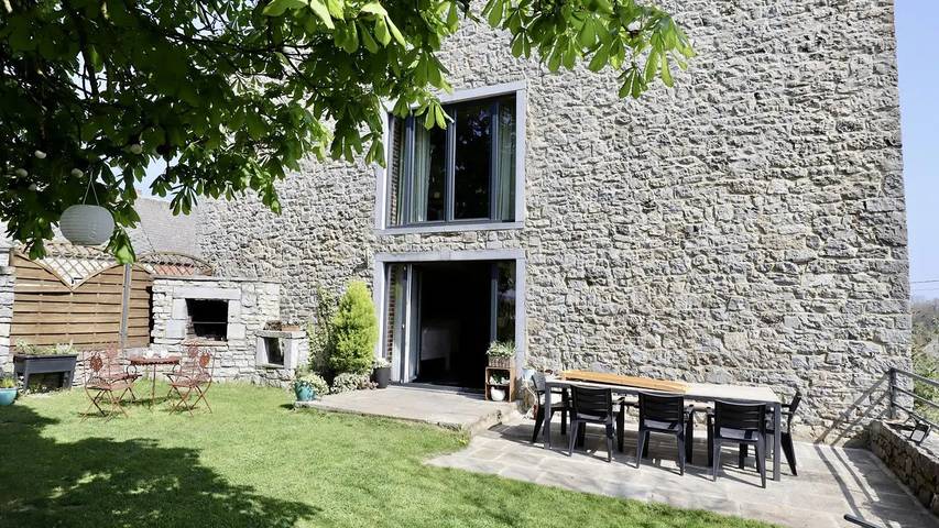 Location de vacances pour 9 personnes, avec jardin, animaux acceptés à Doische