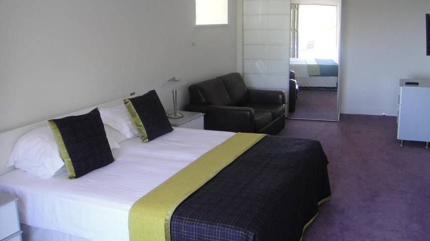 Gîte pour 2 personnes, avec jardin ainsi que vue et piscine dans Jersey - 2