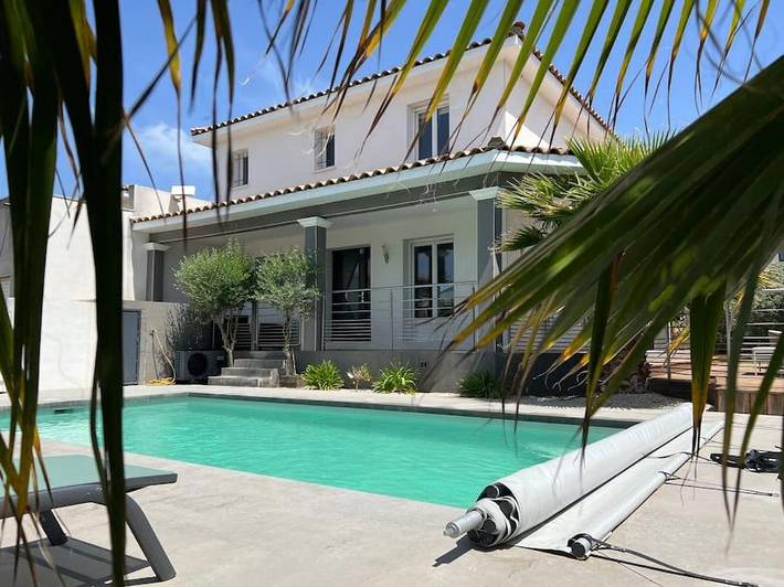 Location de vacances pour 6 personnes, avec Terrasse ainsi que Jardin et Piscine à Aimargues
