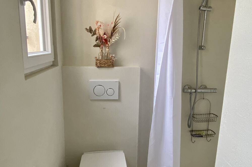 Chambre climatisée et salle d’eau Wc privés Entrée indépendante in Biot, Côte méditerranéenne (France)