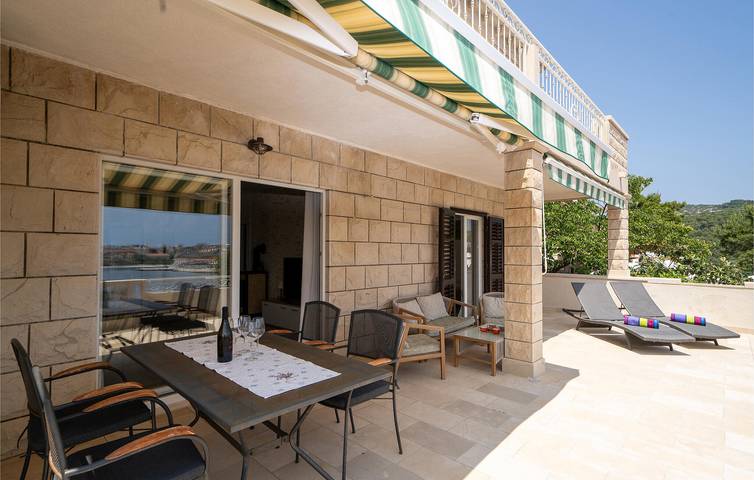 Ganze Ferienwohnung, Charmantes Apartment, 1 km vom Strand entfernt: Modernes Apartment mit WLAN, Klimaanlage und Terrasse in Selca, Brac