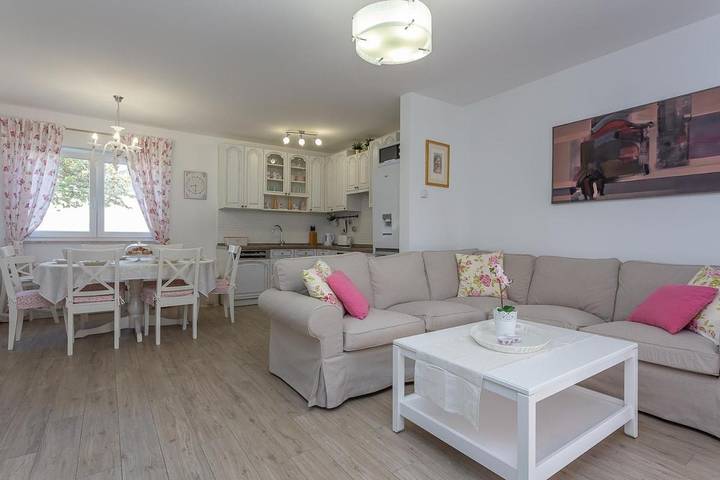 Villa pour 12 personnes, avec terrasse ainsi que vue et piscine à Tribunj - 2