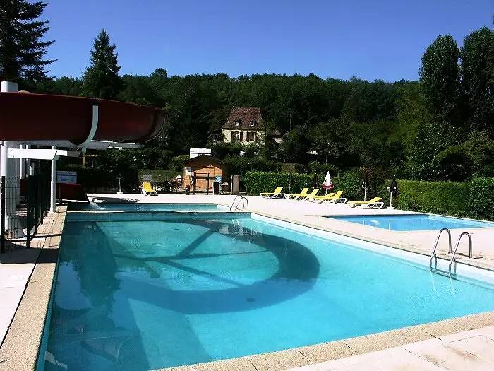 Camping für 6 Personen, mit Terrasse und Pool in der Dordogne