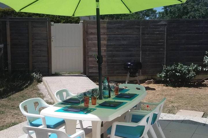 Maison de vacances pour 6 personnes, avec piscine ainsi que jardin et terrasse