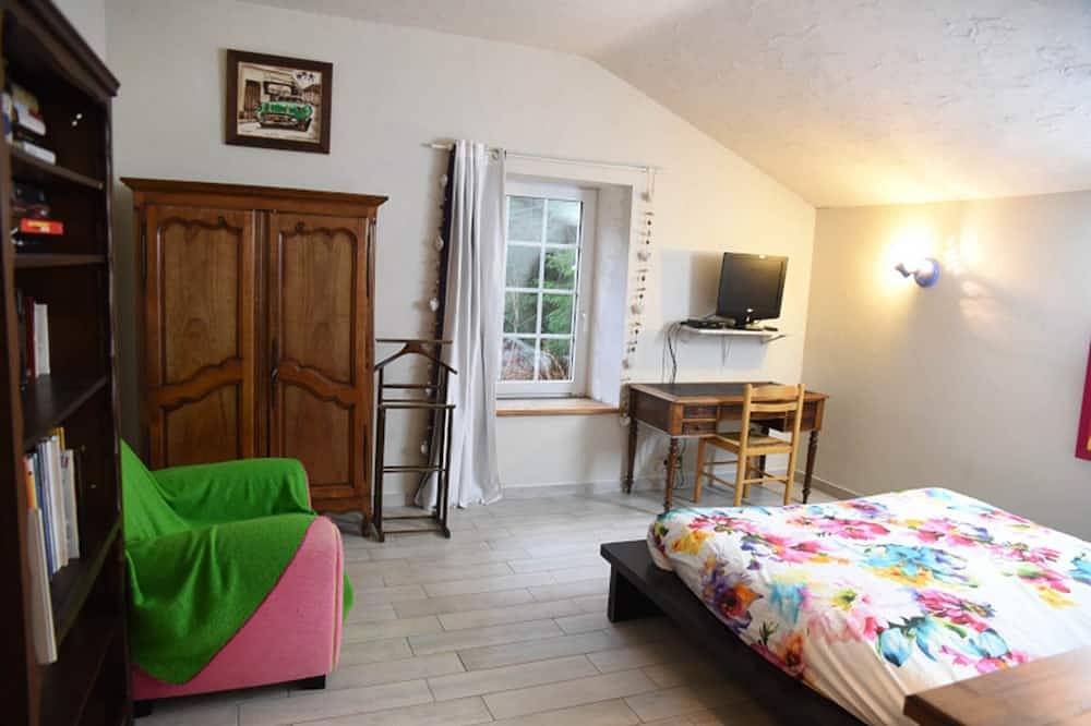 Apartamento entero, Casa grande 14 personas 3 orejas de 5 minutos del centro de Epinal in Épinal, Región de Épinal