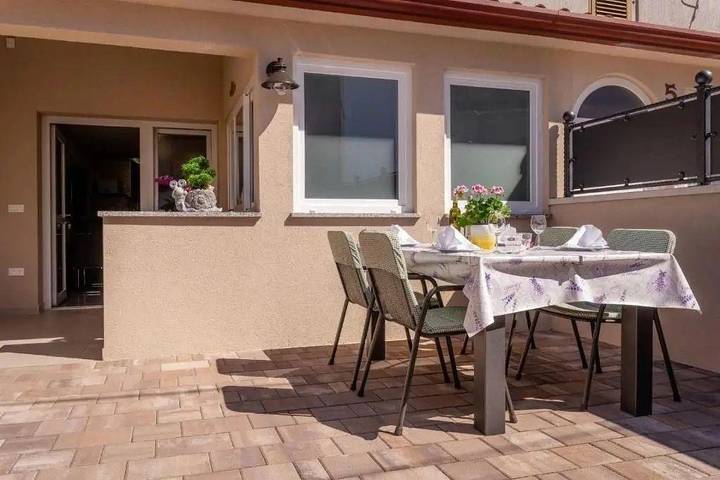 Ferienhaus für 4 Personen, mit Whirlpool und Terrasse sowie Sauna und Garten in Kastelir - 4