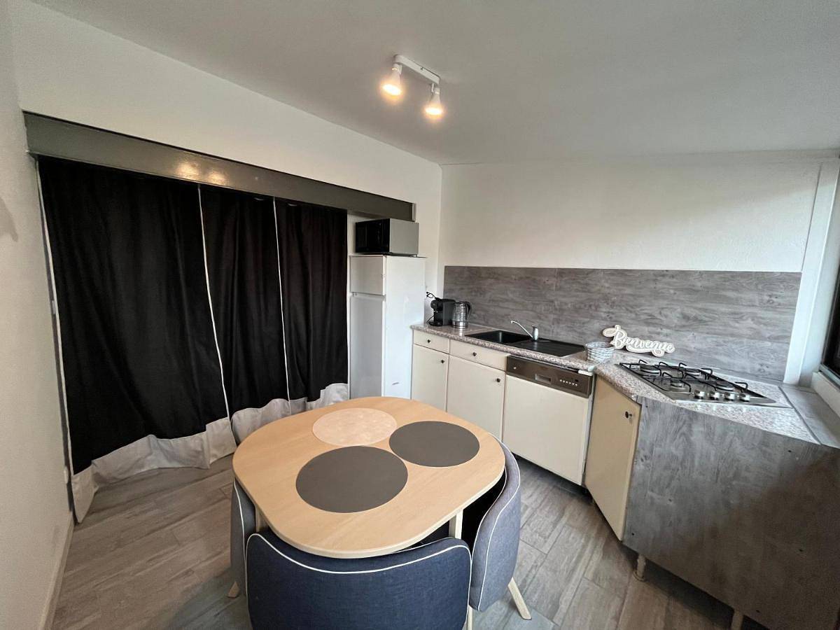 Appartement entier, One-Bedroom Apartment in Lunel, Côte méditerranéenne (France)