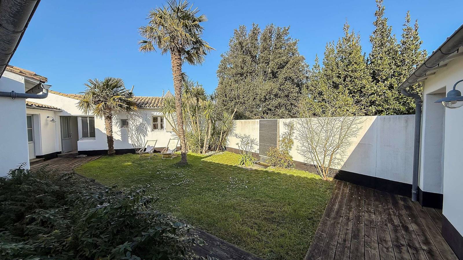 Entire holiday apartment, Charming house a stone's throw from the beach in Les Portes-en-Ré, Ile de Re