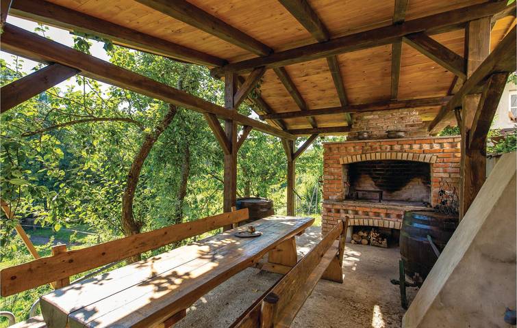 Gemütliches Apartment in Fuzine mit WLAN und Terrasse, nur wenige Schritte vom Stadtzentrum entfernt in Fuzine, Primorje-Gorski Kotar