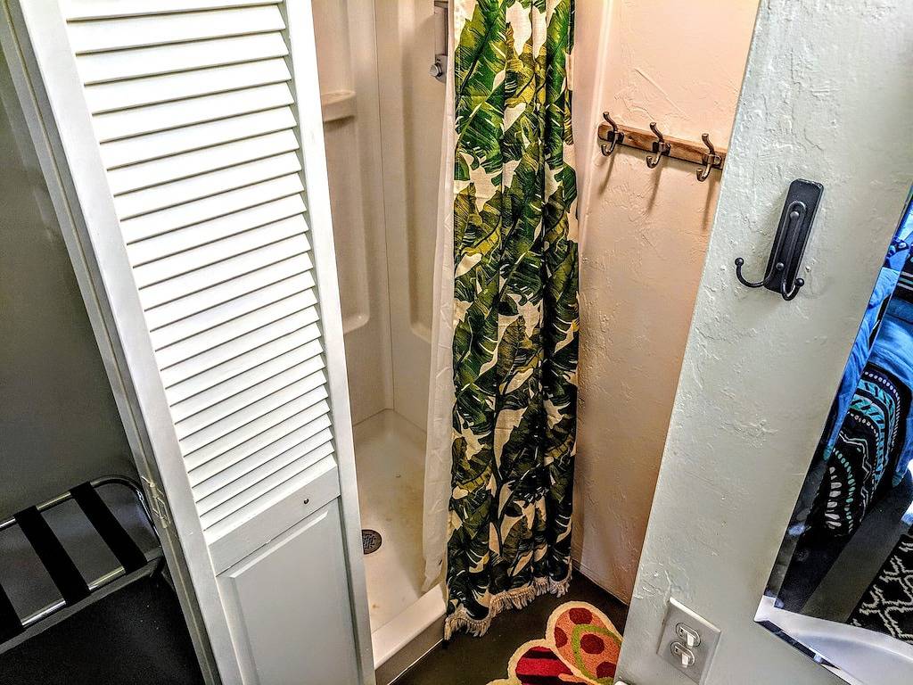 Rainforest Winzige Hütte mit Küchenzeile (keine Reinigungsgebühr) in Honomu, Hamakua