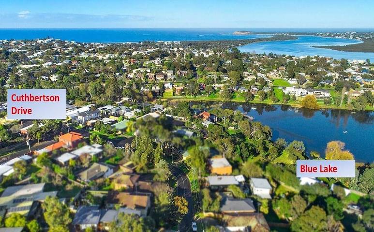 Holiday home for 8 people, with garden and hot tub as well as terrace, with pets in Ocean Grove (Victoria)