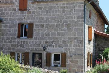 Gîte pour 5 personnes, avec jardin et terrasse à Saint-Maurice-de-Lignon