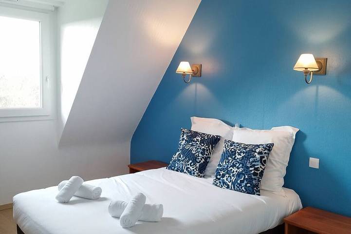 Gîte pour 10 personnes, avec terrasse et jardin à Brélès - 2