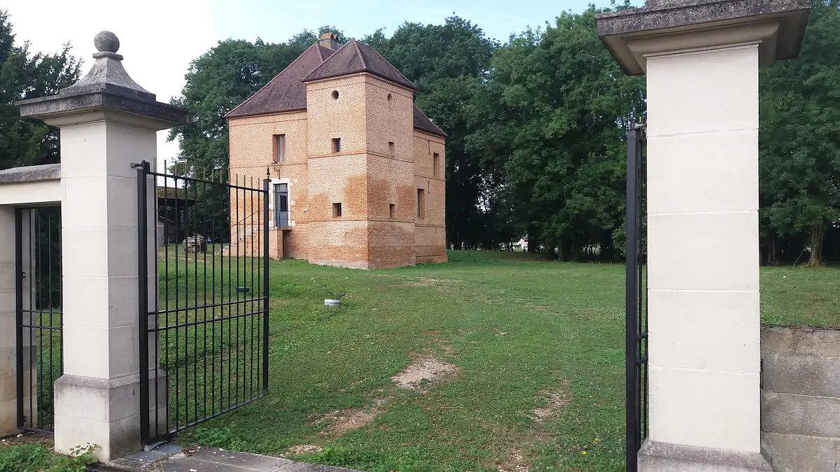 Gîte pour 12 Personnes dans Pourlans, Région de Louhans