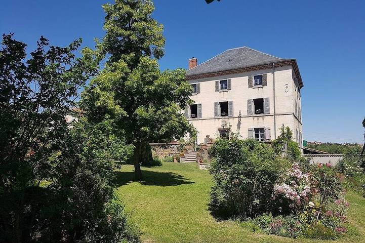 Gîte pour 15 personnes, avec jardin à Marcilly-le-Châtel