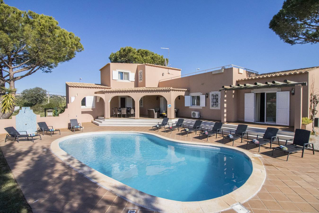 Villa for 10 People in Quarteira, Faro District