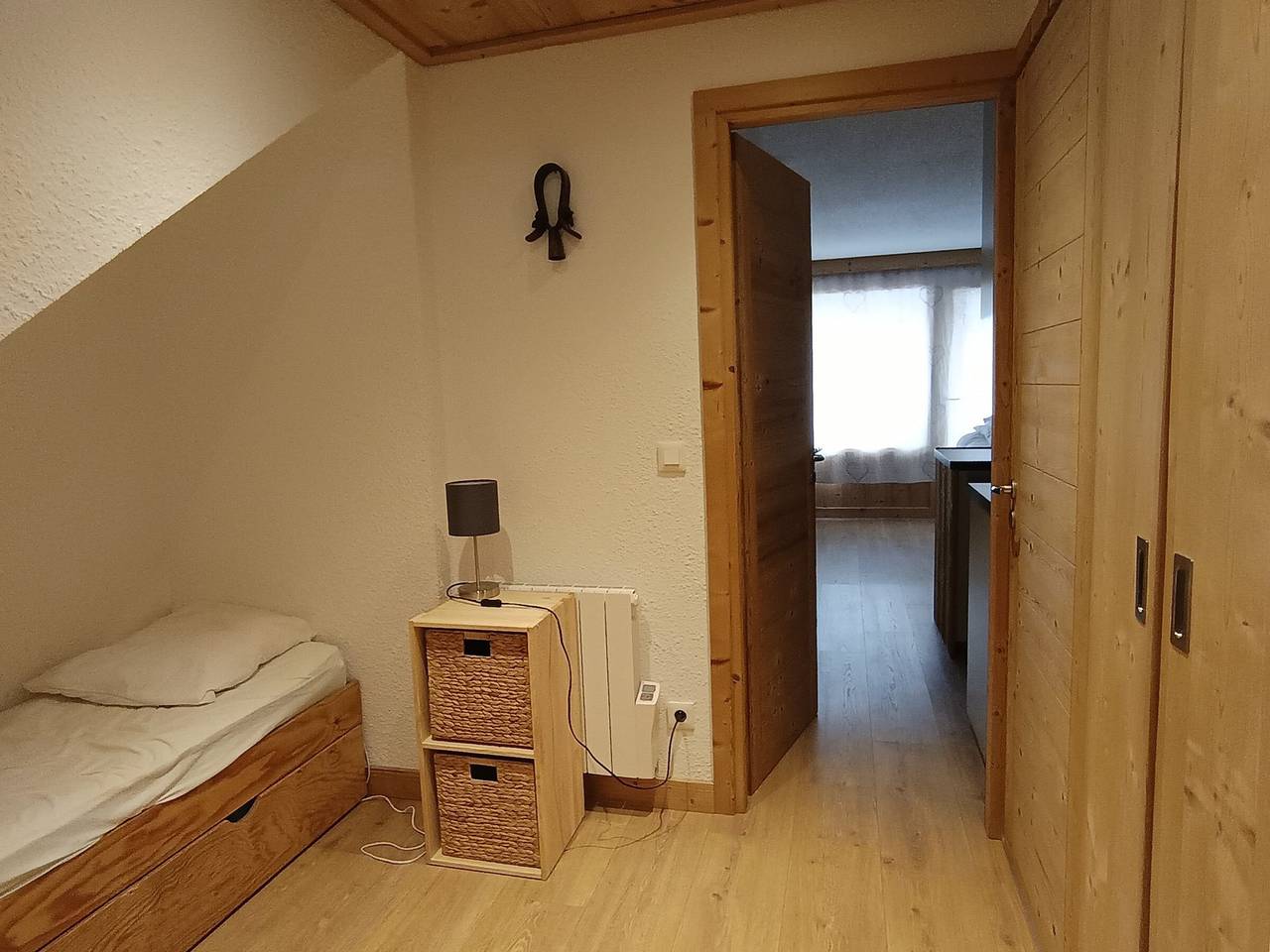 Entire studio, Renovated apartment near slopes with parking and balcony in Montgenèvre, Briançon region