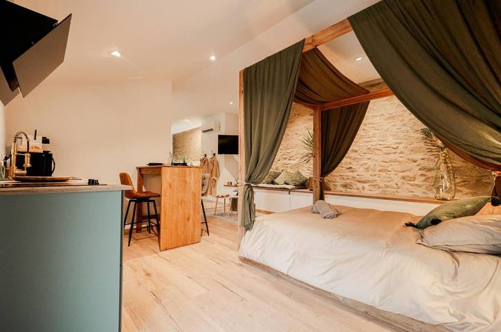 Gîte pour 2 personnes, avec jacuzzi et terrasse à Nesmy
