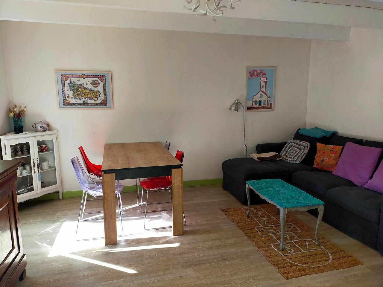 Maison cosy avec jardin, centre de Sauzon, 200m du port, 3 chambres, Wifi, terrasse et barbecue in Sauzon, Côte des Mégalithes