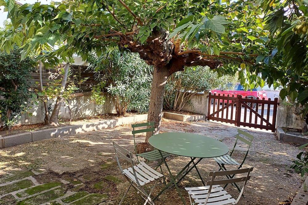 Ganze Wohnung, \"Sous le Mûrier\": apartment 5 minutes from the sea on foot in Saintes-Maries-de-la-Mer, Arles und Umgebung